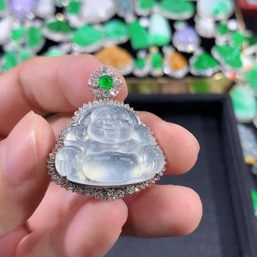 翡翠18K金镶嵌颈饰