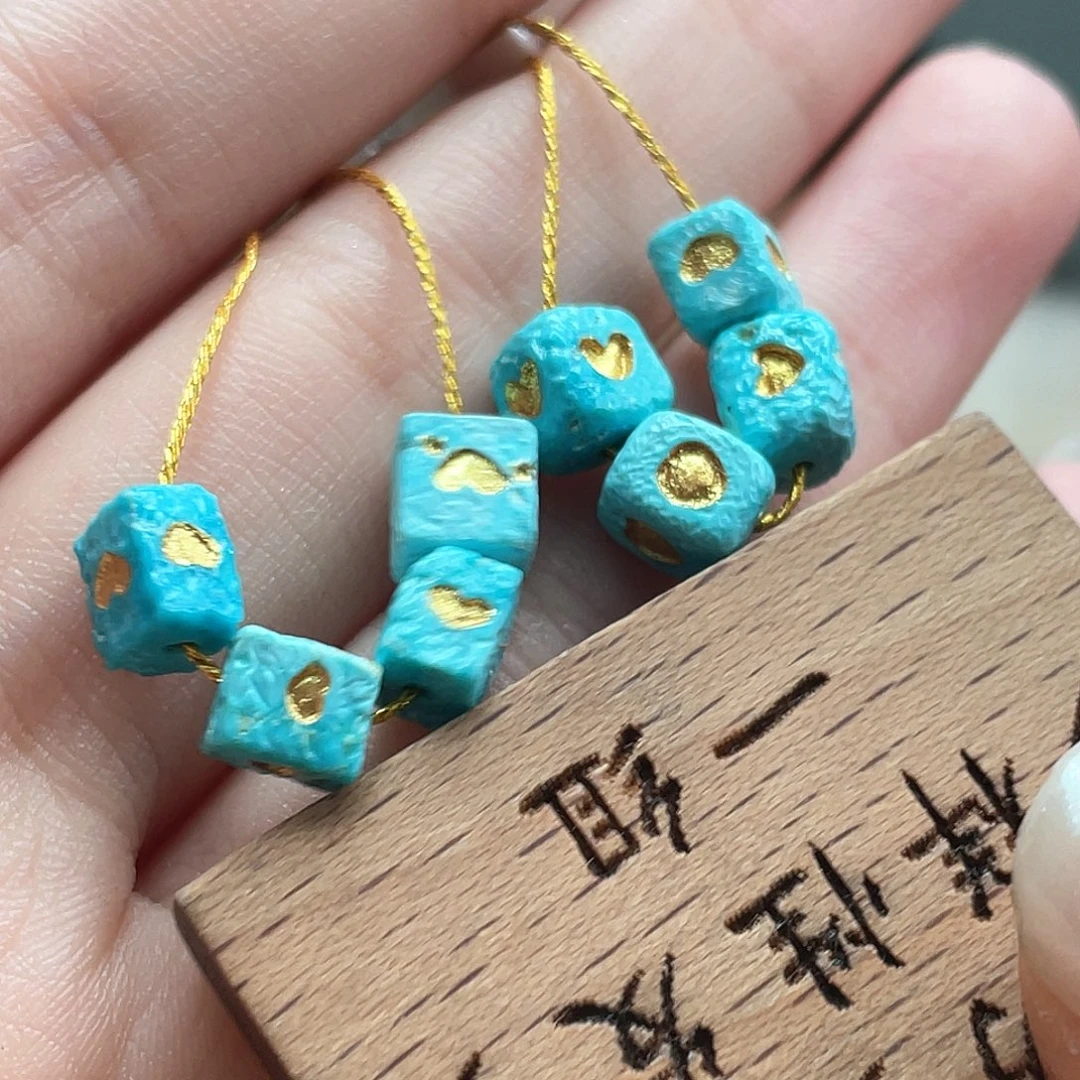 绿松石未镶嵌颈饰