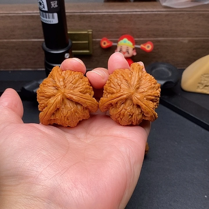 酒***头文玩核桃把件白奔