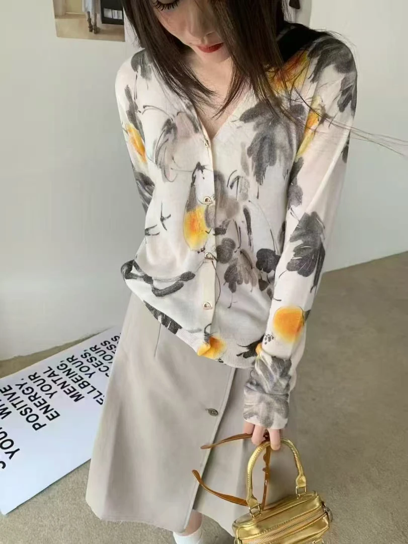 气质V领毛针织衫不起球长袖印花薄款3049