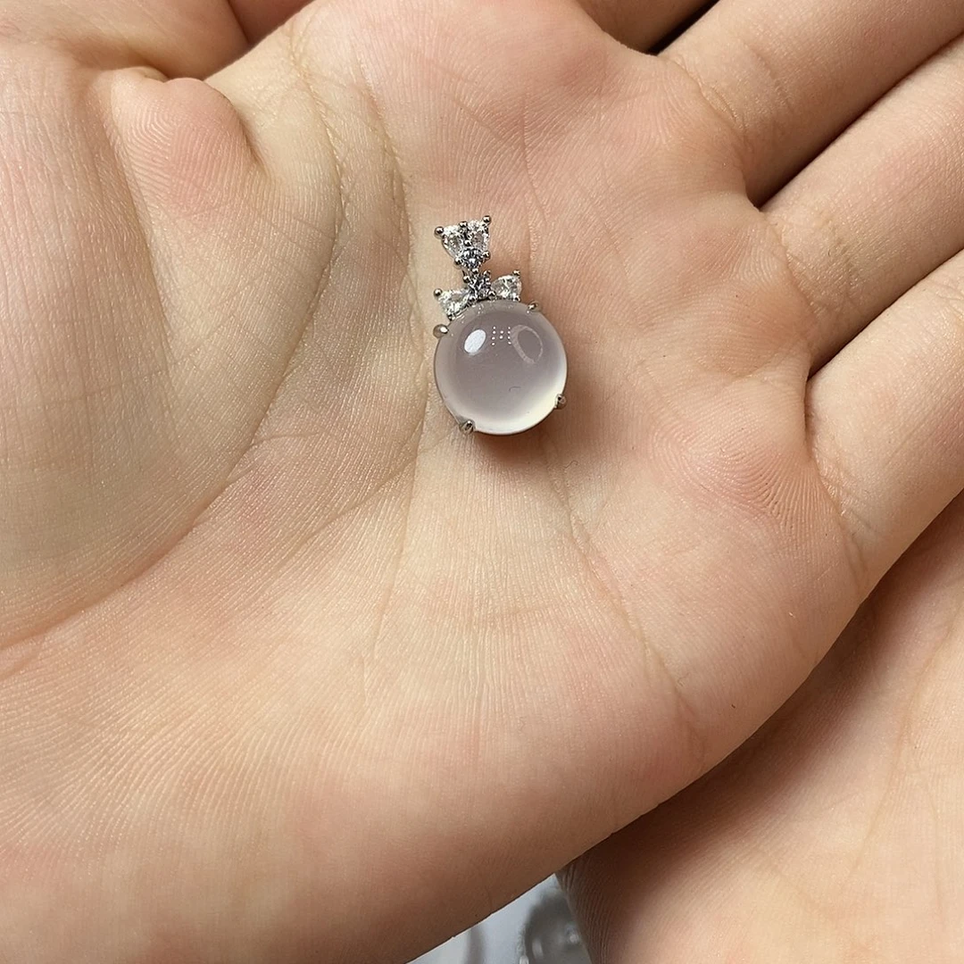 颈饰未镶嵌石英质玉
