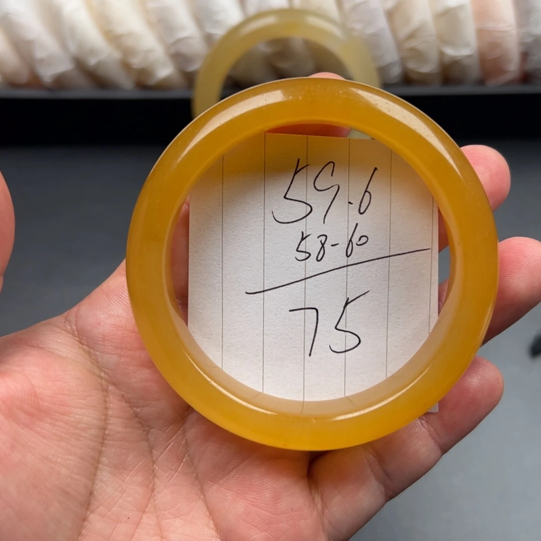 石英质玉（黄龙玉）手镯未镶嵌75