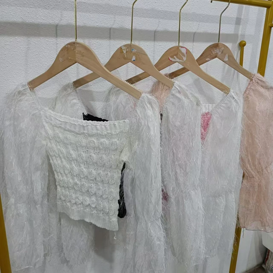 唯琳剪标   4仓5358款   羽毛方领修身体恤