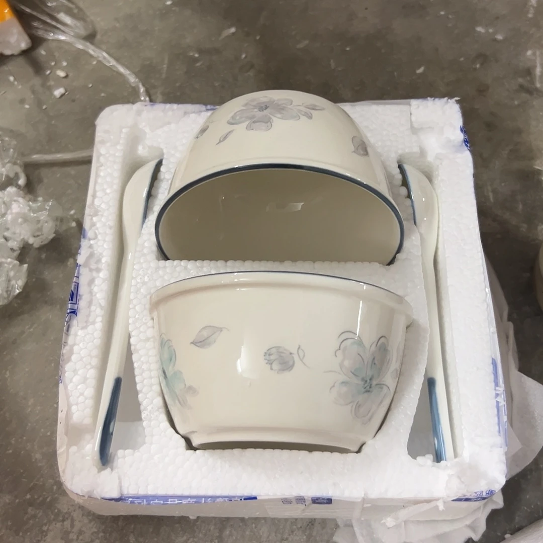 瓷花碗两个带勺子