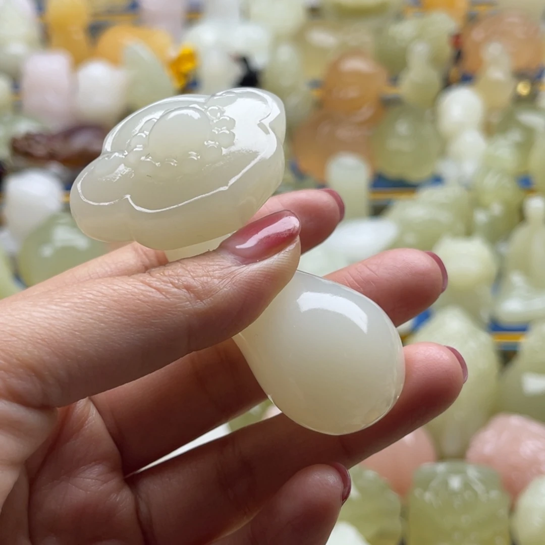 高***校玉天然桌面小摆件