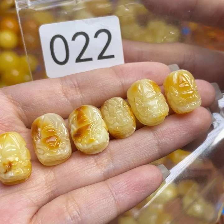 蜜蜡未镶嵌珠宝奇石满蜡俏色小貔貅吊坠多样性发一微瑕