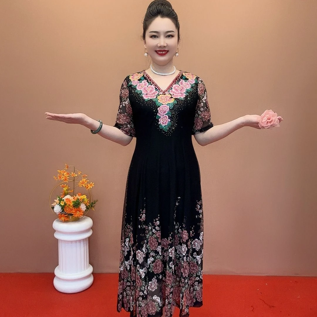 新款洋气连衣裙时尚休闲百搭大码妈妈款连衣裙