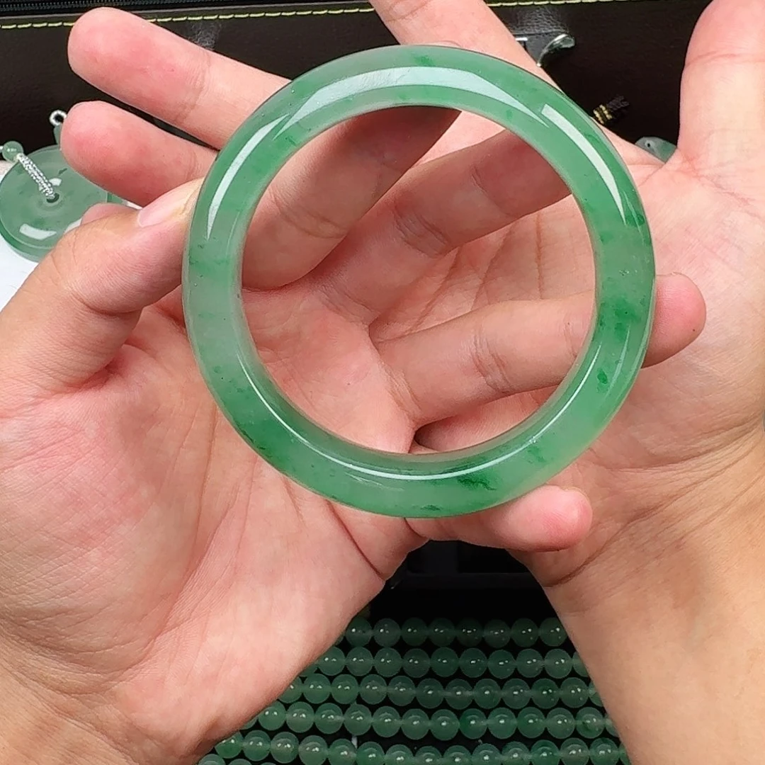 石英质玉（非洲翠）未镶嵌手镯61.5