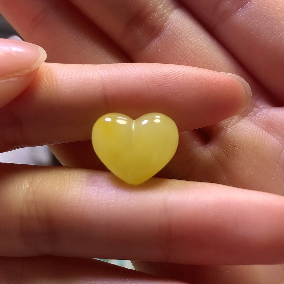 未镶嵌蜜蜡裸石屁桃