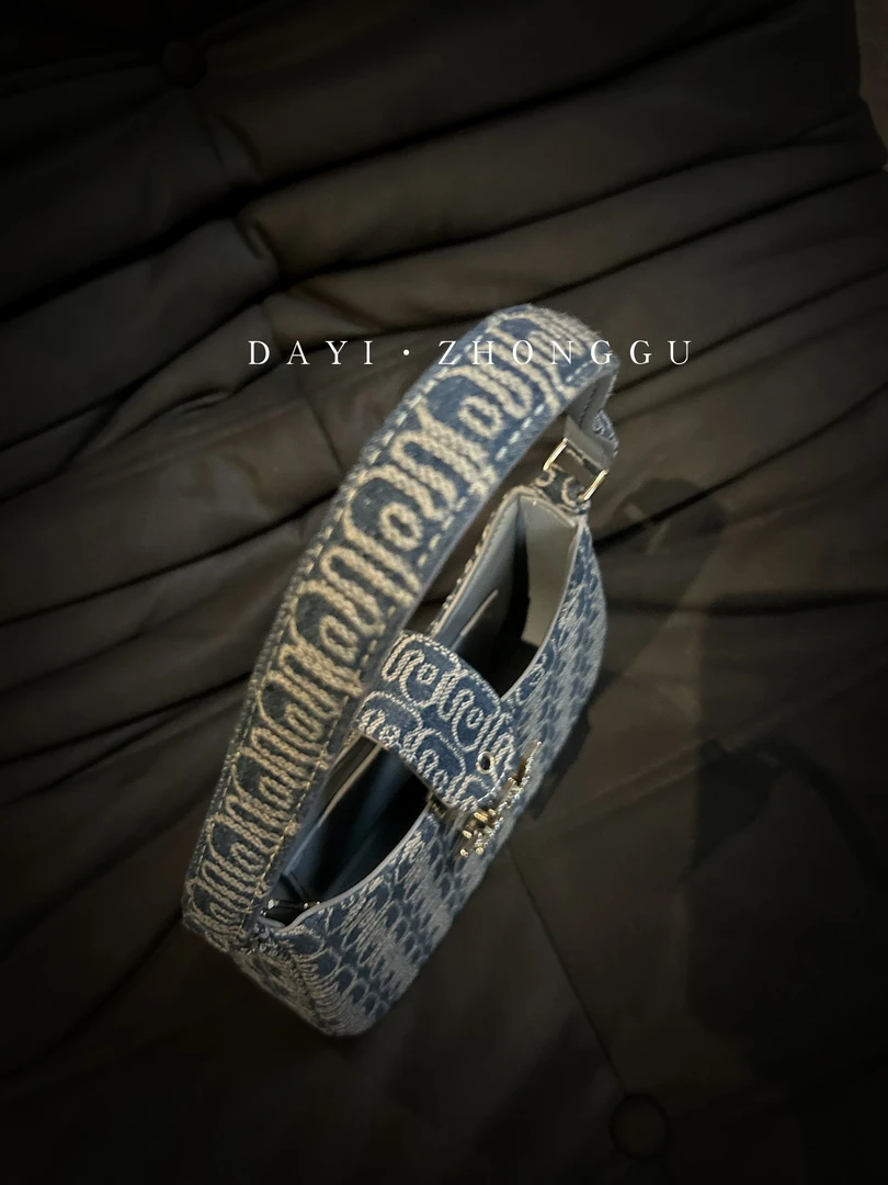 ZYROS/秋冬新款蓝色印花轻奢高级感时尚百搭手拎斜挎托特包女1502