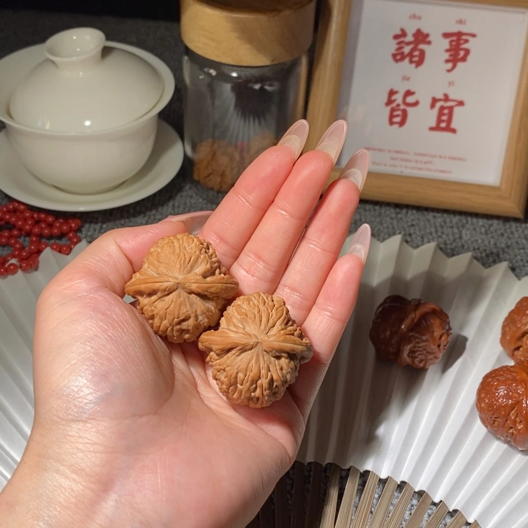 文玩核桃吊坠白狮子38