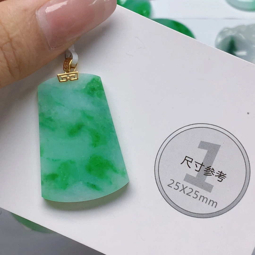 颈饰18K金镶嵌翡翠