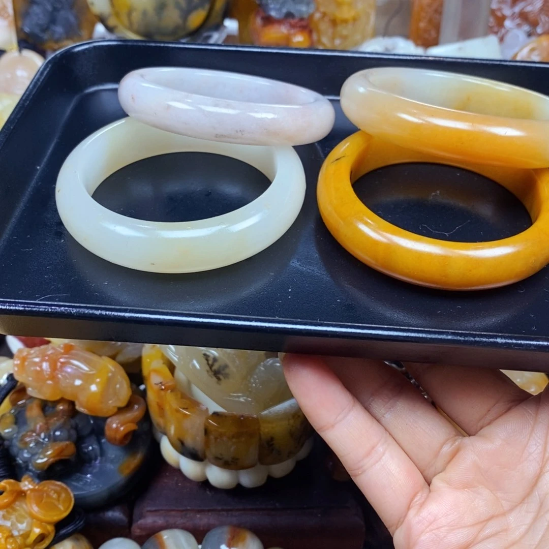 石英质玉（黄龙玉）颈饰未镶嵌