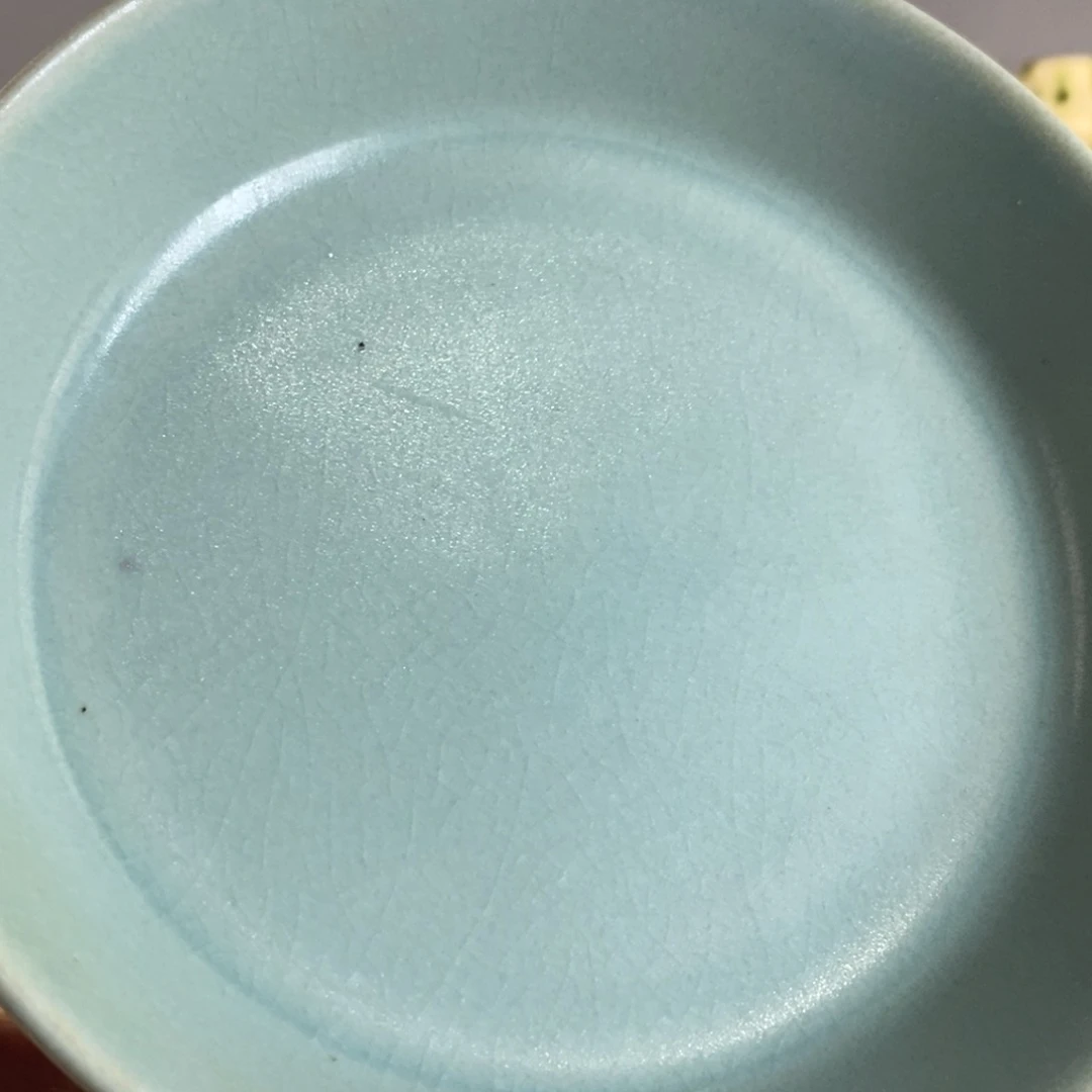天青釉的圆盘笔洗