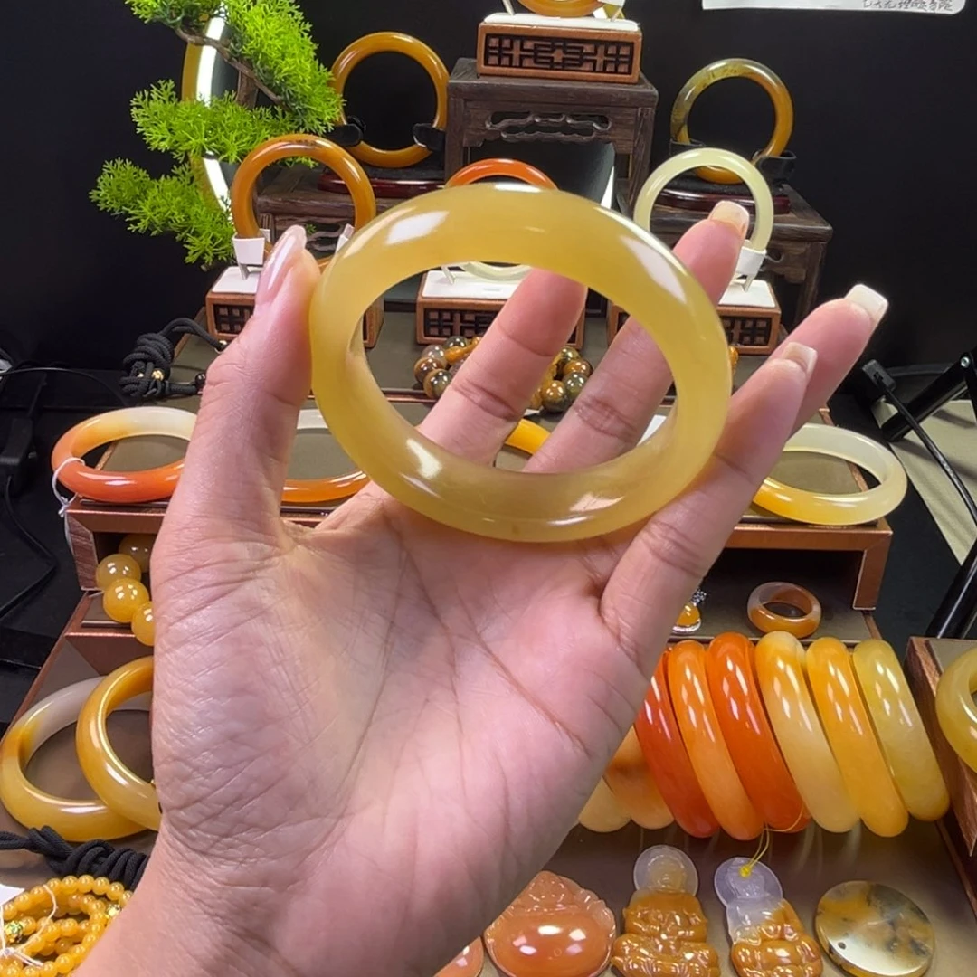 未镶嵌手镯石英质玉