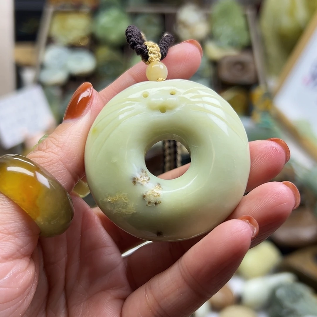 岫玉未镶嵌颈饰辽阳料猫扣子