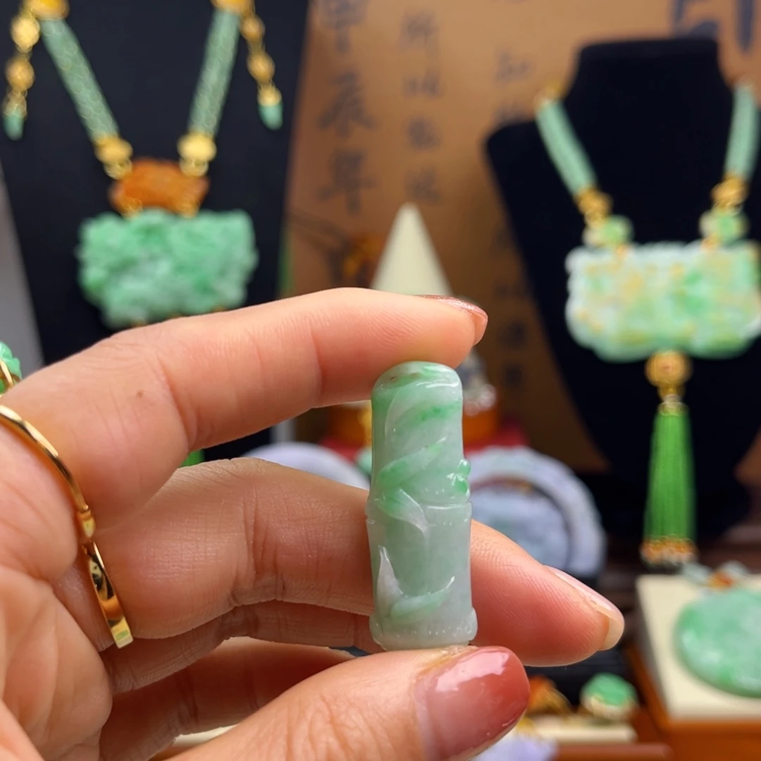 翡翠未镶嵌颈饰天然翡翠