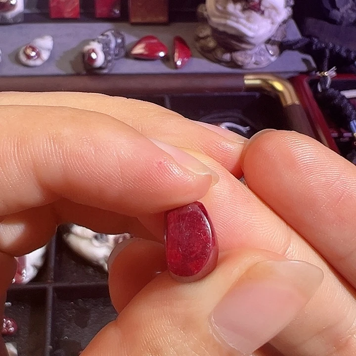 天然辰砂原矿吊坠