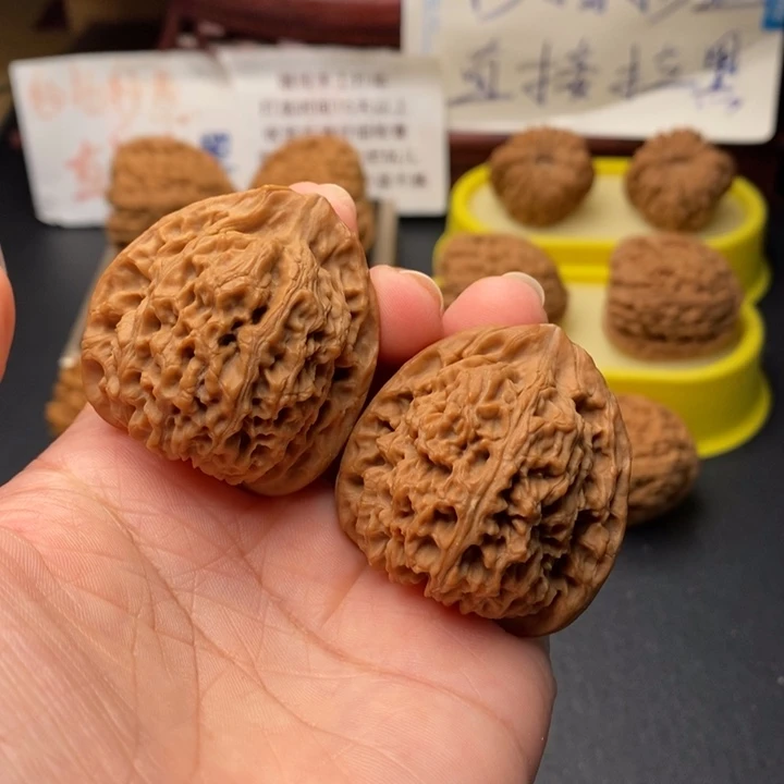 文玩核桃吊坠三角高炮38尺0645