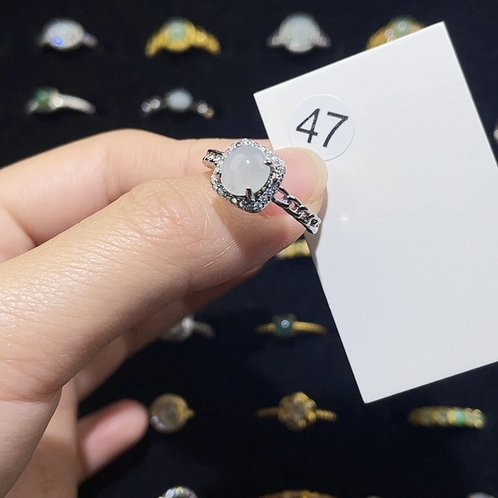 翡翠未镶嵌颈饰戒指