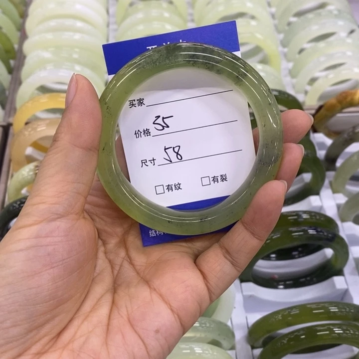 岫玉未镶嵌手镯（圆镯）