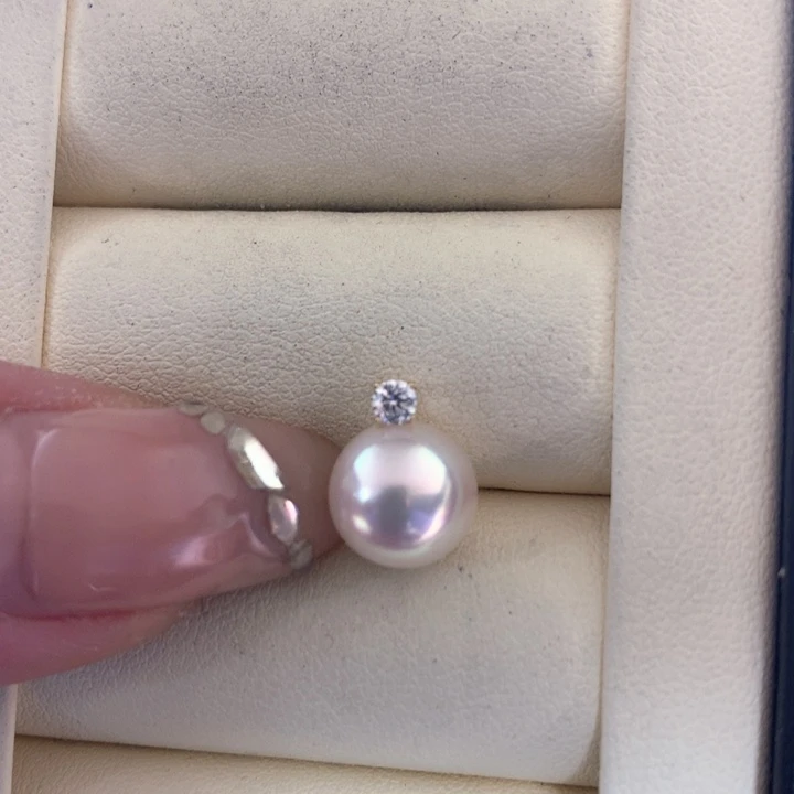 颈饰18K金镶嵌海水珍珠