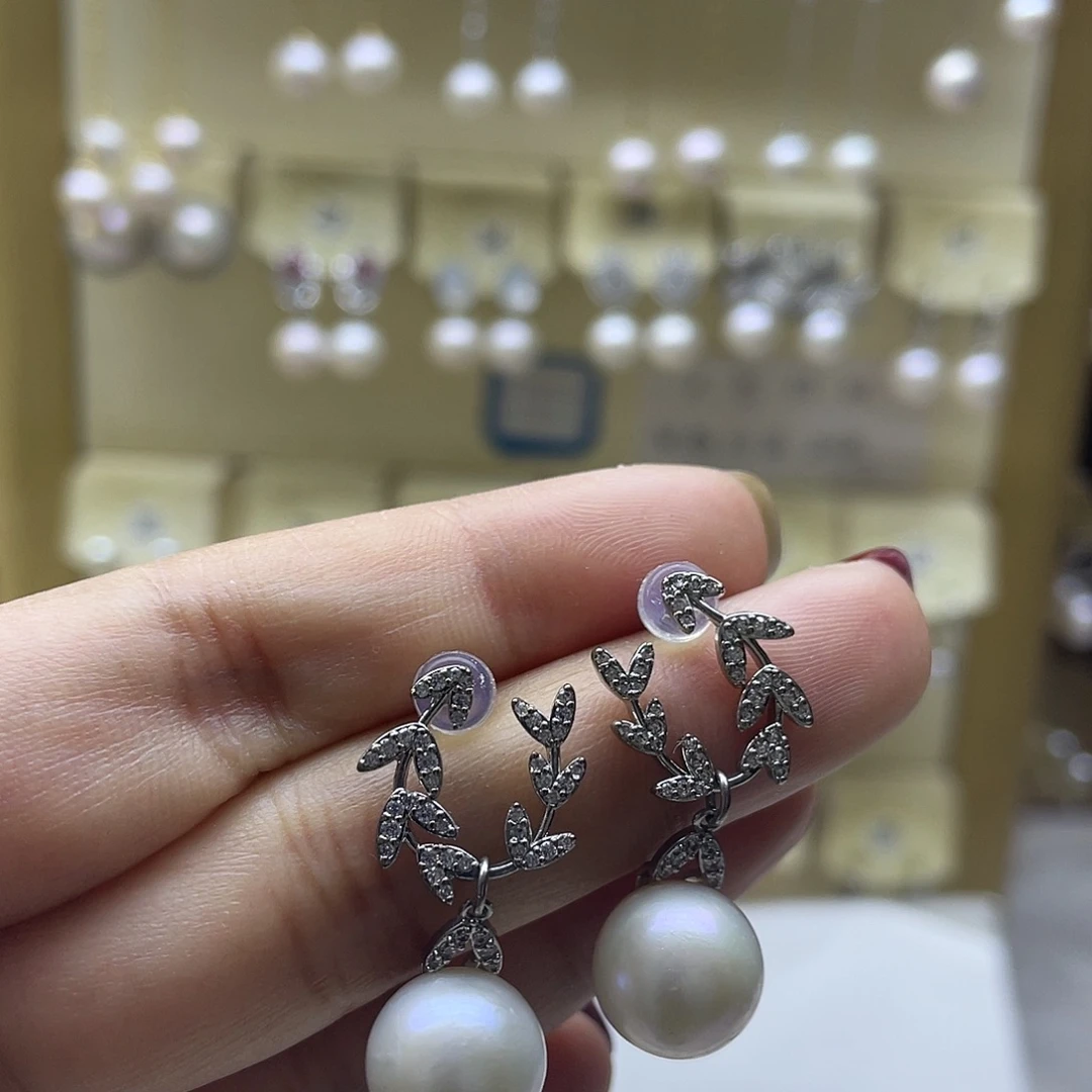 淡水珍珠银S925镶嵌耳饰