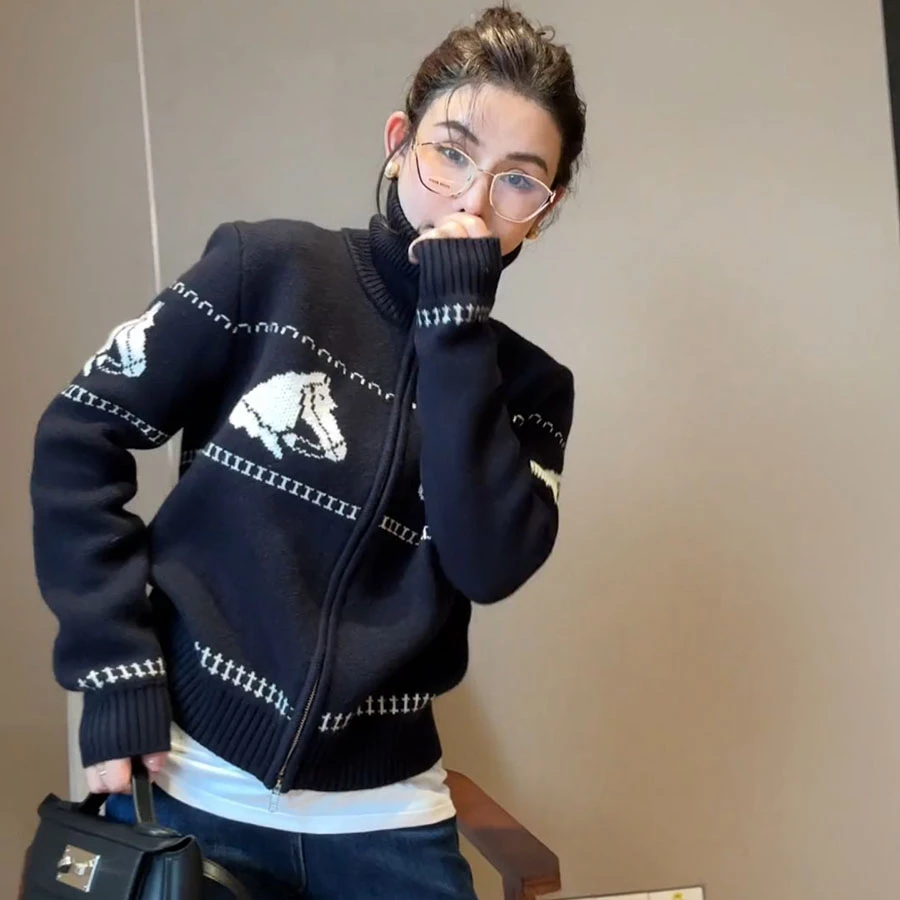 复古英伦老钱风小马刺绣针织开衫2025秋季新款立领别致漂亮毛衣