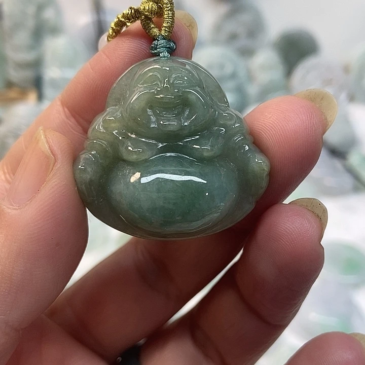 翡翠未镶嵌颈饰佛公