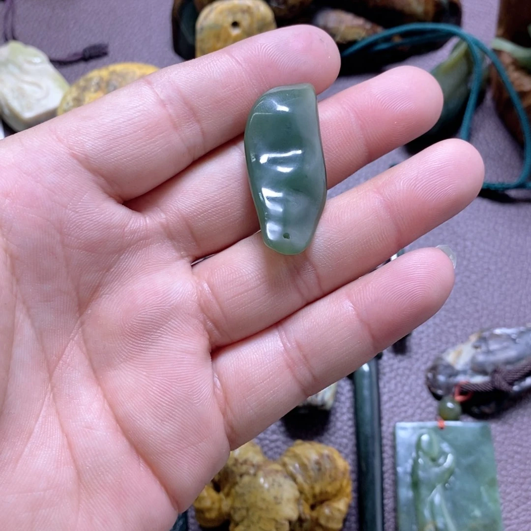 岫岩河磨玉（透闪石质玉）挂件未镶嵌玲*