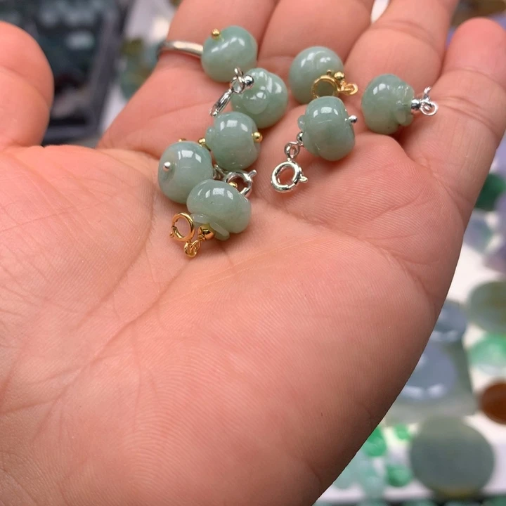 翡翠未镶嵌颈饰不退不换