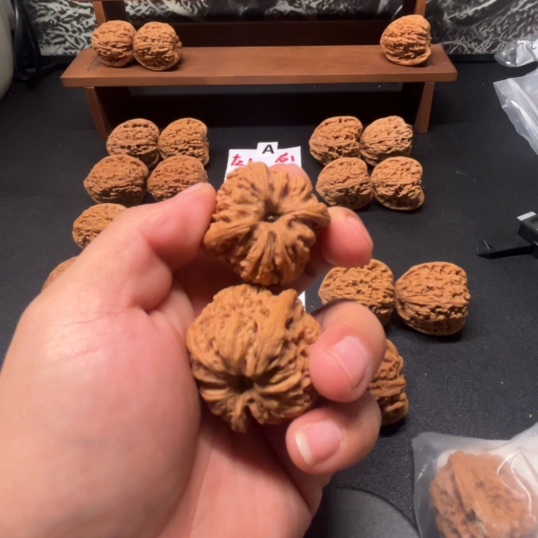 L***F文玩核桃南疆石啊