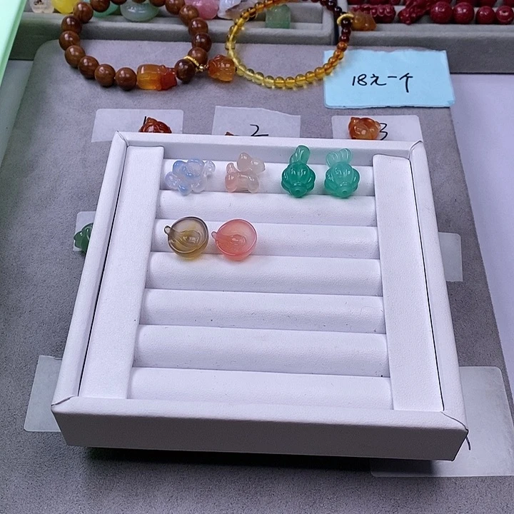 【闪购商品】查罗石手绳未镶嵌榴****1