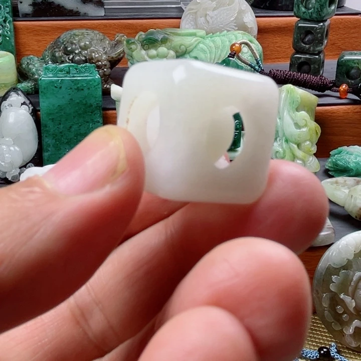 独山玉未镶嵌珠宝半成品