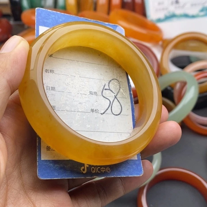 未镶嵌手镯石英质玉