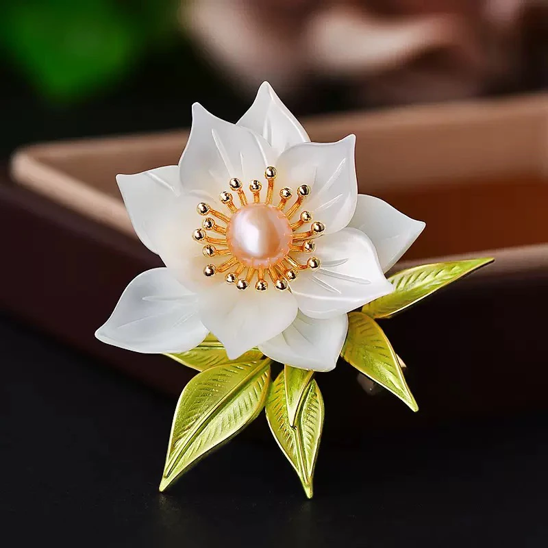 铜合金锆石胸针 1882新品高货白贝珠珠多层花朵胸针
