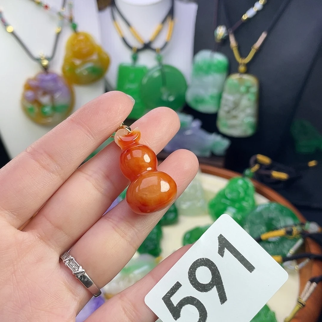 翡翠未镶嵌吊坠(赠链)