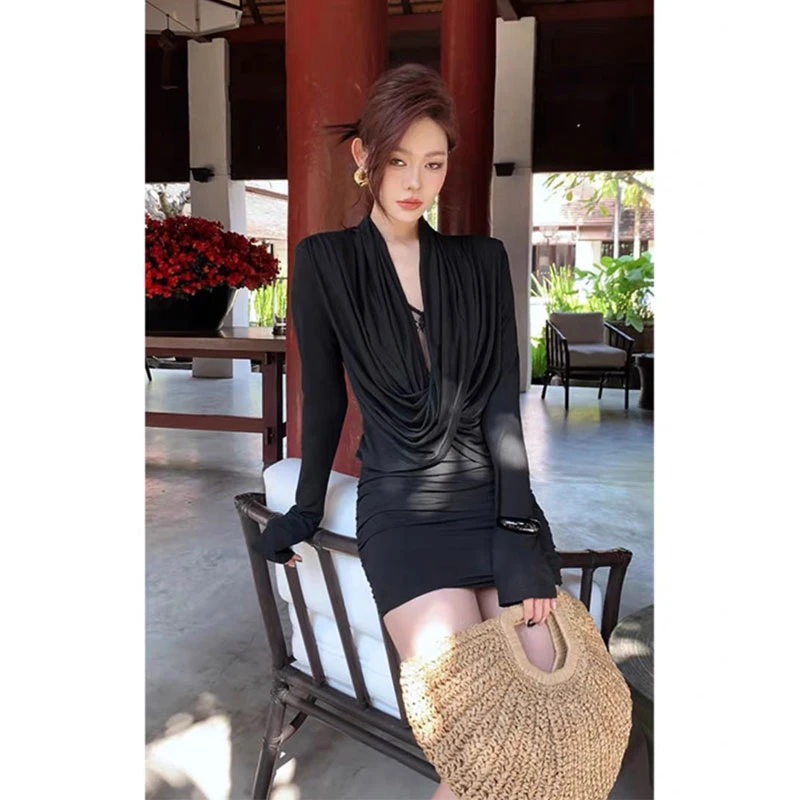 性感纯欲高级感V领长袖连衣裙女春季新款修身显瘦辣妹气质包臀裙