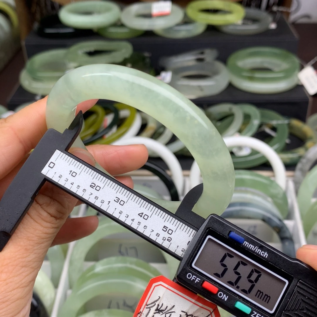 蛇纹石玉未镶嵌手镯626