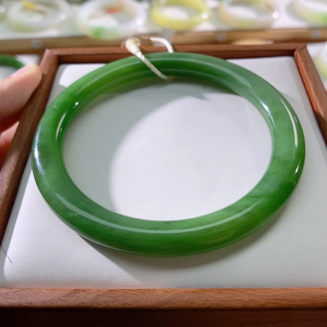 【闪购商品】未镶嵌手镯和田玉（碧玉）