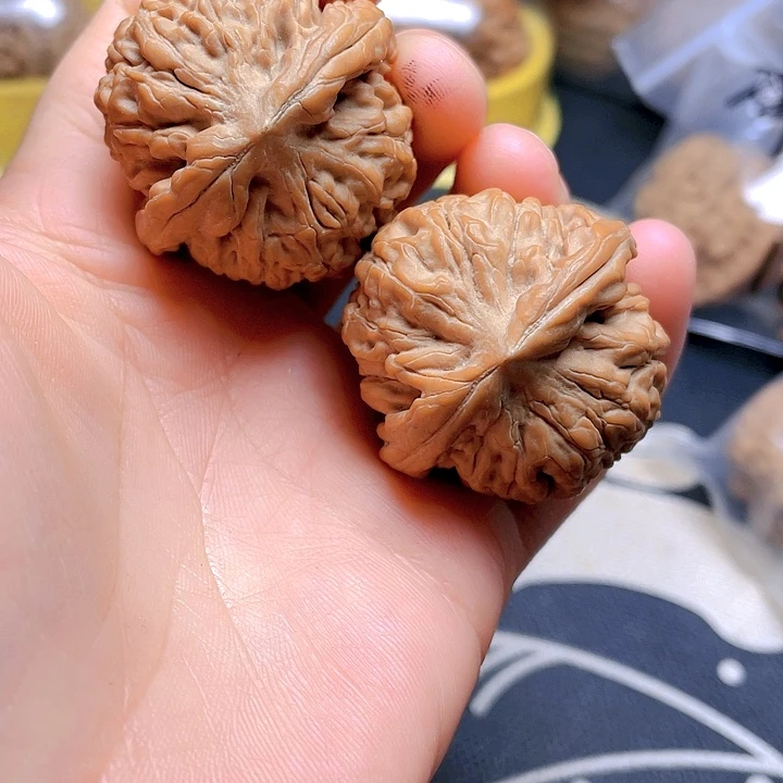 文玩核桃吊坠莲花虎头