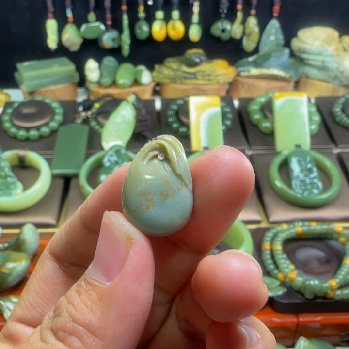 岫岩河磨玉（透闪石质玉）未镶嵌颈饰