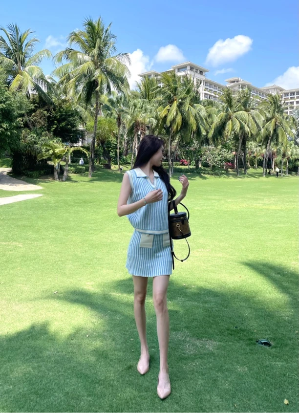 一套上衣裙子套装蓝白拼色显瘦弹力显白针织时尚夏季修身包臀条纹