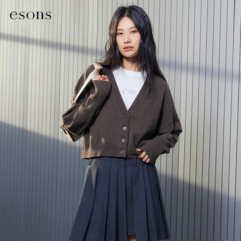 esons/爱城市冬季简约休闲V领开衫羊毛针织衫358X81710