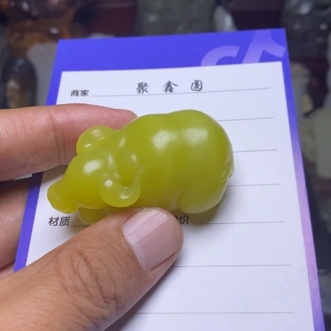 吾***道未镶嵌蛇纹石玉颈饰