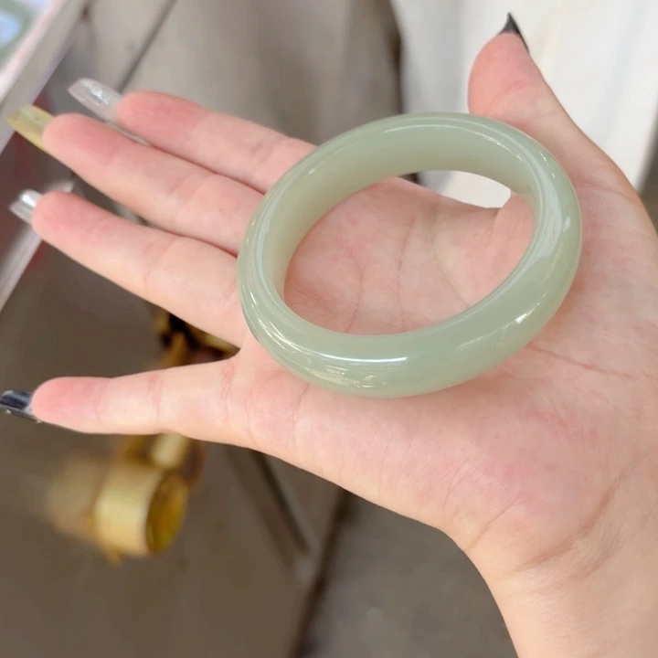 东陵石手镯未镶嵌