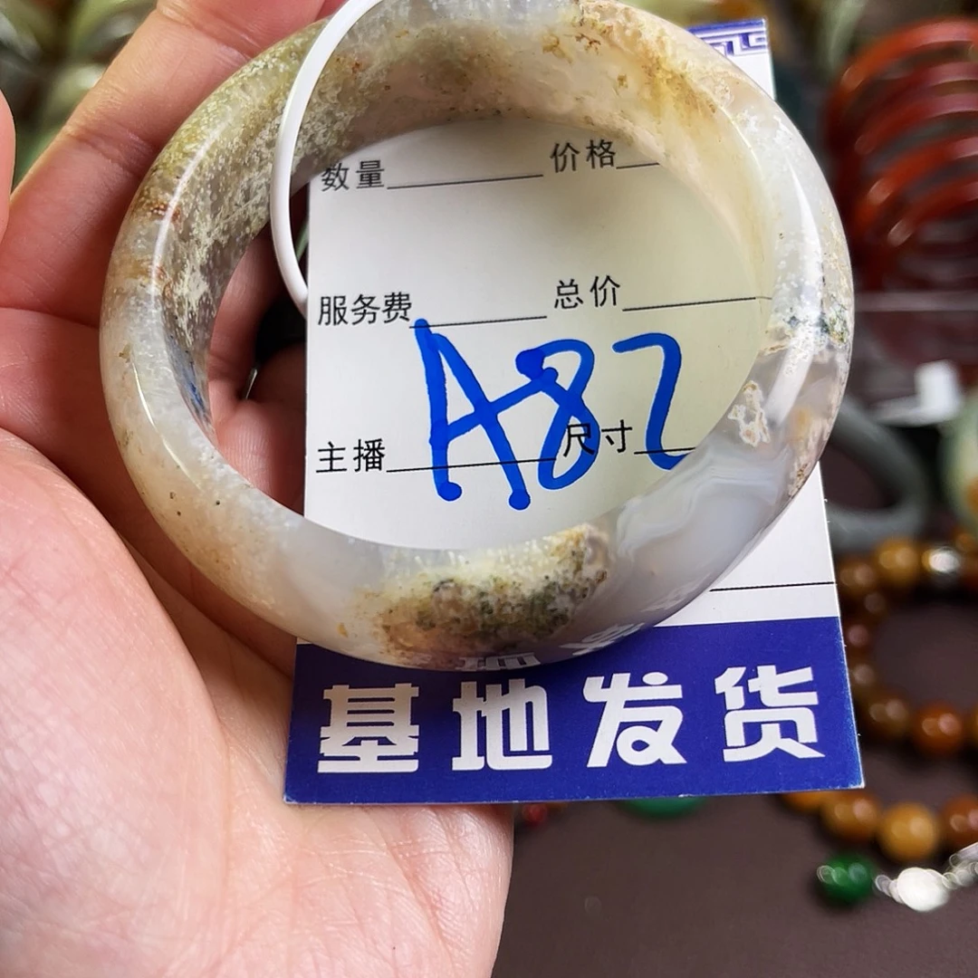 奶***宝蛇纹石玉未镶嵌颈饰