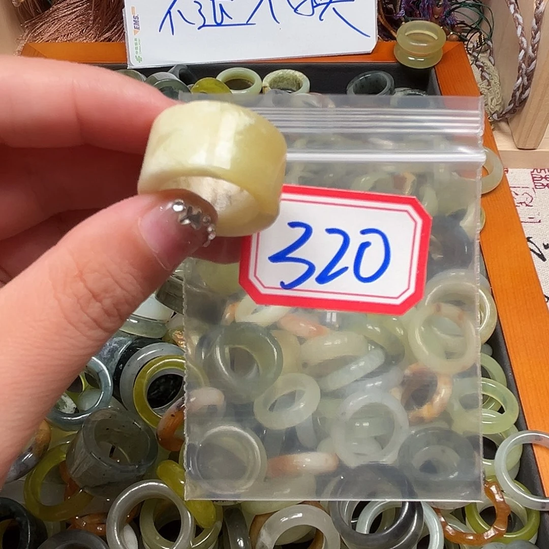 嘚***茶未镶嵌蛇纹石玉珠宝奇石