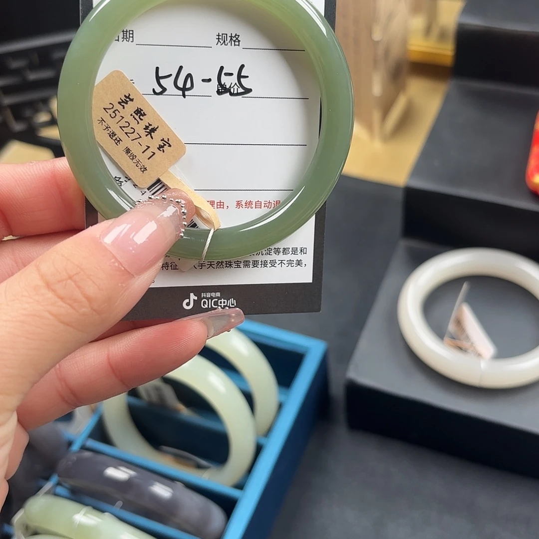 和田玉（糖玉）未镶嵌手镯