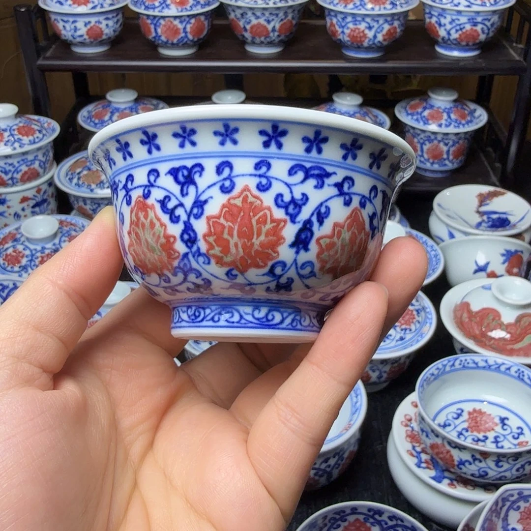 青花釉里红红包翠双狮压手杯